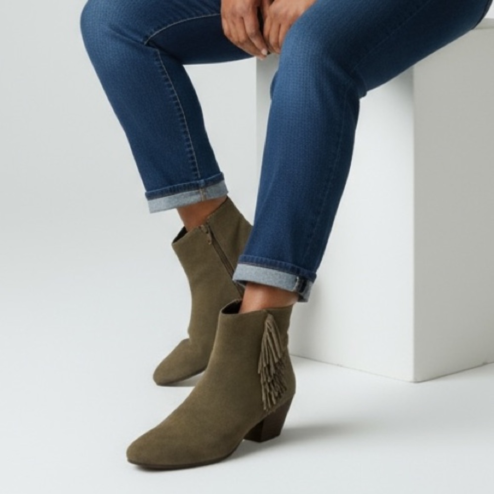 KELSIE DAGGER-STACKED HEEL FRINGE INSIDE ZIP BOOT - S